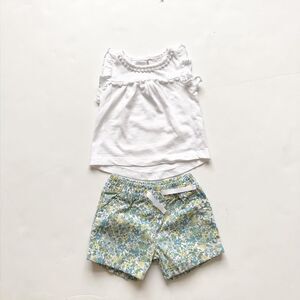 Carters White top/ floral shorts set EUC 6 months
